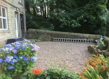 End terrace house To Rent in Holmfirth