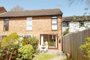 Terraced house To Rent in Aldershot