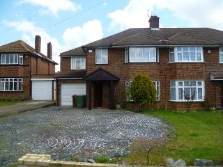 Semi-detached house To Rent in Pinner