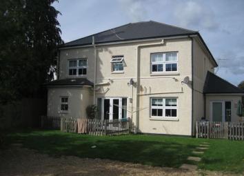 Flat To Rent in Horley
