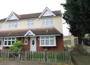 Semi-detached house To Rent in Ilford