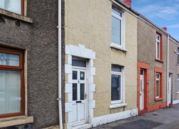 Terraced house To Rent in Swansea