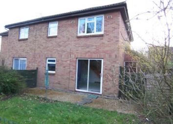 End terrace house To Rent in Woking