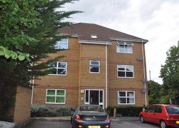 Flat To Rent in Staines