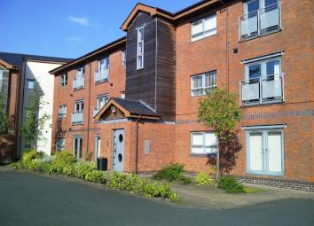 Flat To Rent in Leigh