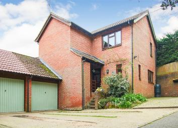 Detached house For Sale in East Grinstead