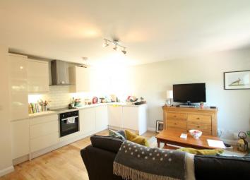 Flat To Rent in Surbiton