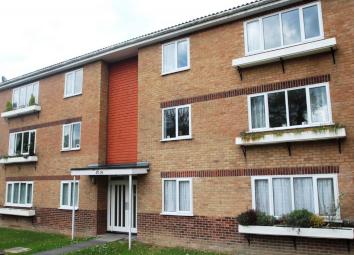 Flat To Rent in Crawley