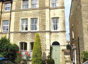 Town house To Rent in Cirencester