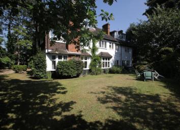 Flat To Rent in Woking