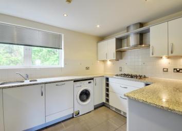 Flat To Rent in Northwood