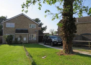 Semi-detached house To Rent in Ashford
