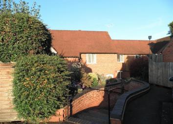Flat To Rent in Warwick