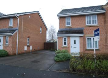 Semi-detached house To Rent in Ashton-under-Lyne