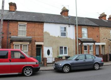 End terrace house To Rent in Bedford