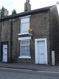 End terrace house To Rent in Glossop