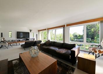 Detached house For Sale in Enfield