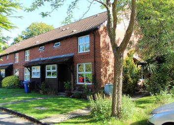 End terrace house To Rent in Woking