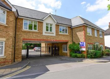Flat To Rent in Walton-on-Thames