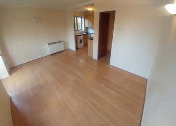 Flat To Rent in Fleet