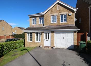 Detached house To Rent in Huddersfield