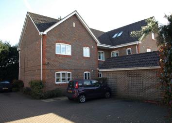 Flat To Rent in Farnborough