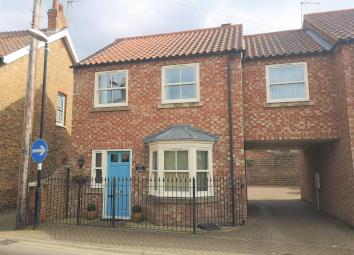 Link-detached house To Rent in York