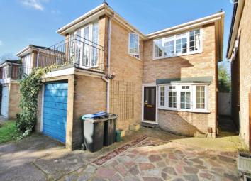 Detached house To Rent in Woking