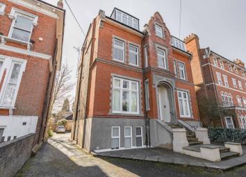 Flat To Rent in Windsor
