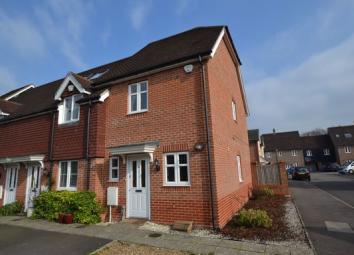 End terrace house To Rent in Fleet