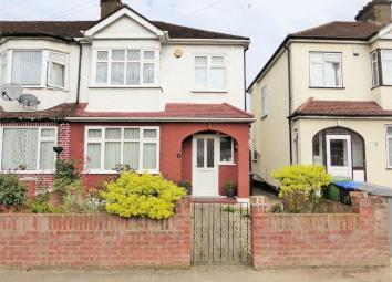 End terrace house To Rent in Wembley