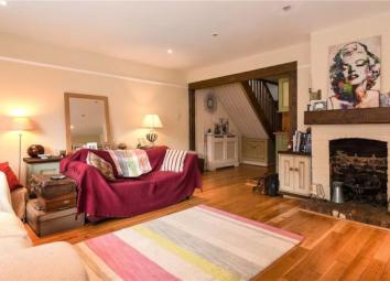 Maisonette For Sale in Gerrards Cross