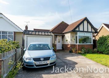 Detached bungalow For Sale in Epsom