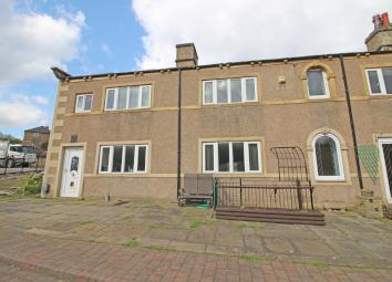 End terrace house For Sale in Huddersfield