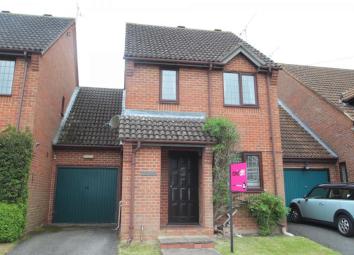 Link-detached house For Sale in Bracknell