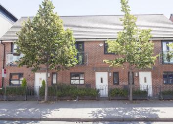 Town house For Sale in Salford