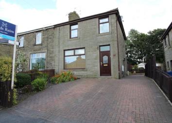 Semi-detached house To Rent in Rossendale