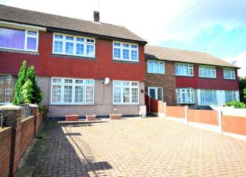 Semi-detached house To Rent in Gravesend