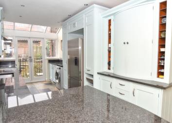 Terraced house For Sale in Isleworth