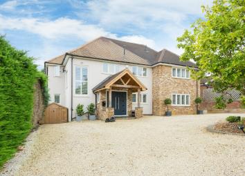 Detached house For Sale in Rickmansworth