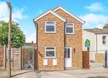 Detached house To Rent in Rochester