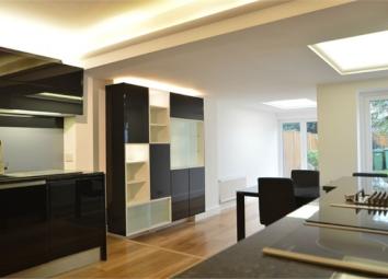 Terraced house To Rent in Weybridge