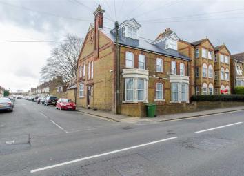 Flat To Rent in Sittingbourne