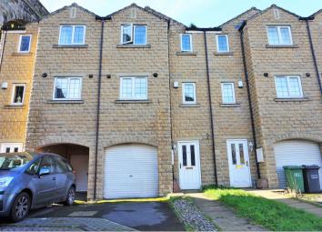 Town house For Sale in Huddersfield