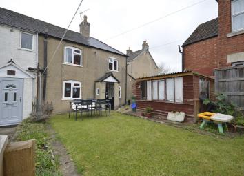 End terrace house To Rent in Stroud