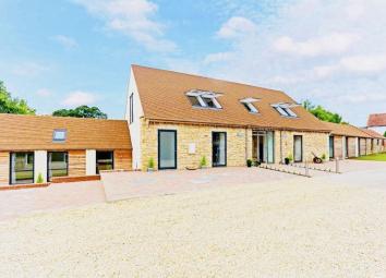 5 Bedroom Detached house to rent
