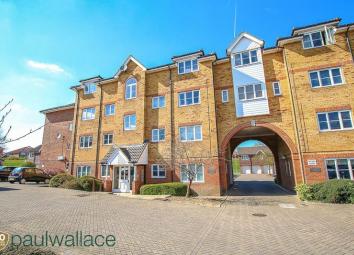 Flat To Rent in Broxbourne