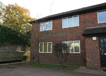 Flat To Rent in Redhill