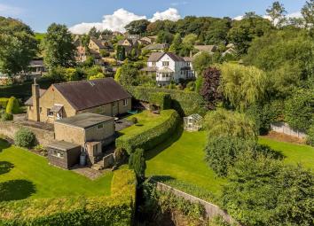 Detached bungalow For Sale in Holmfirth