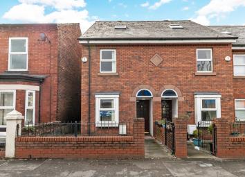 Town house For Sale in Warrington